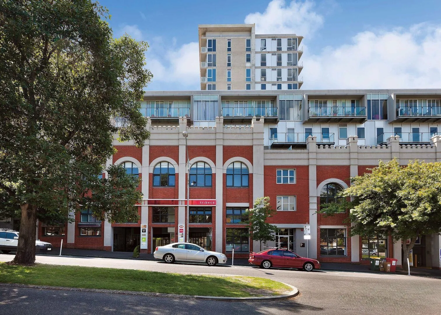Contemporary Inner-City Living with Resort-Style Amenities, East Melbourne