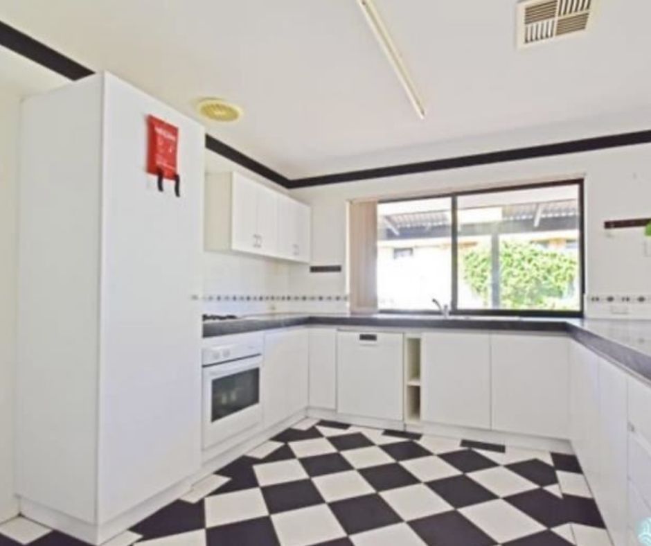 4 bedrooms House in 19 Holcombe Road WARNBRO WA, 6169