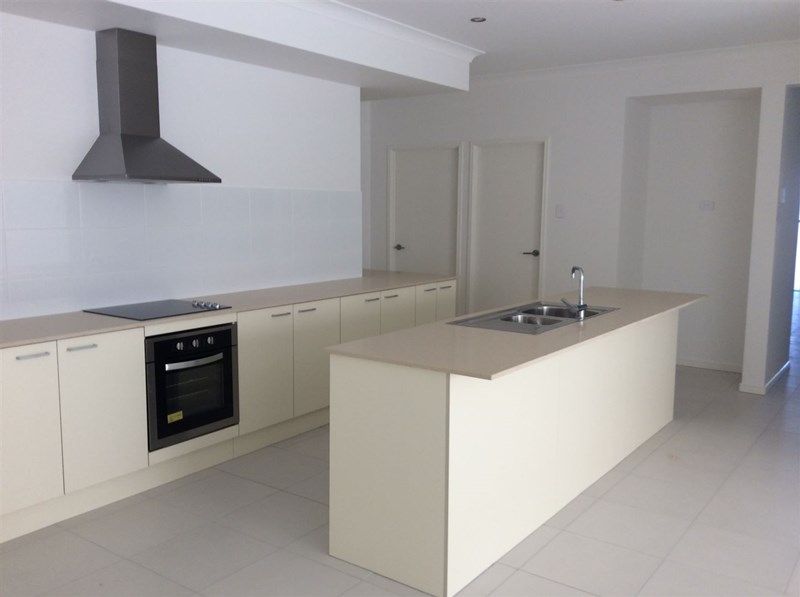 5 Lomond Street, South Ripley QLD 4306 House For Rent 600 Domain