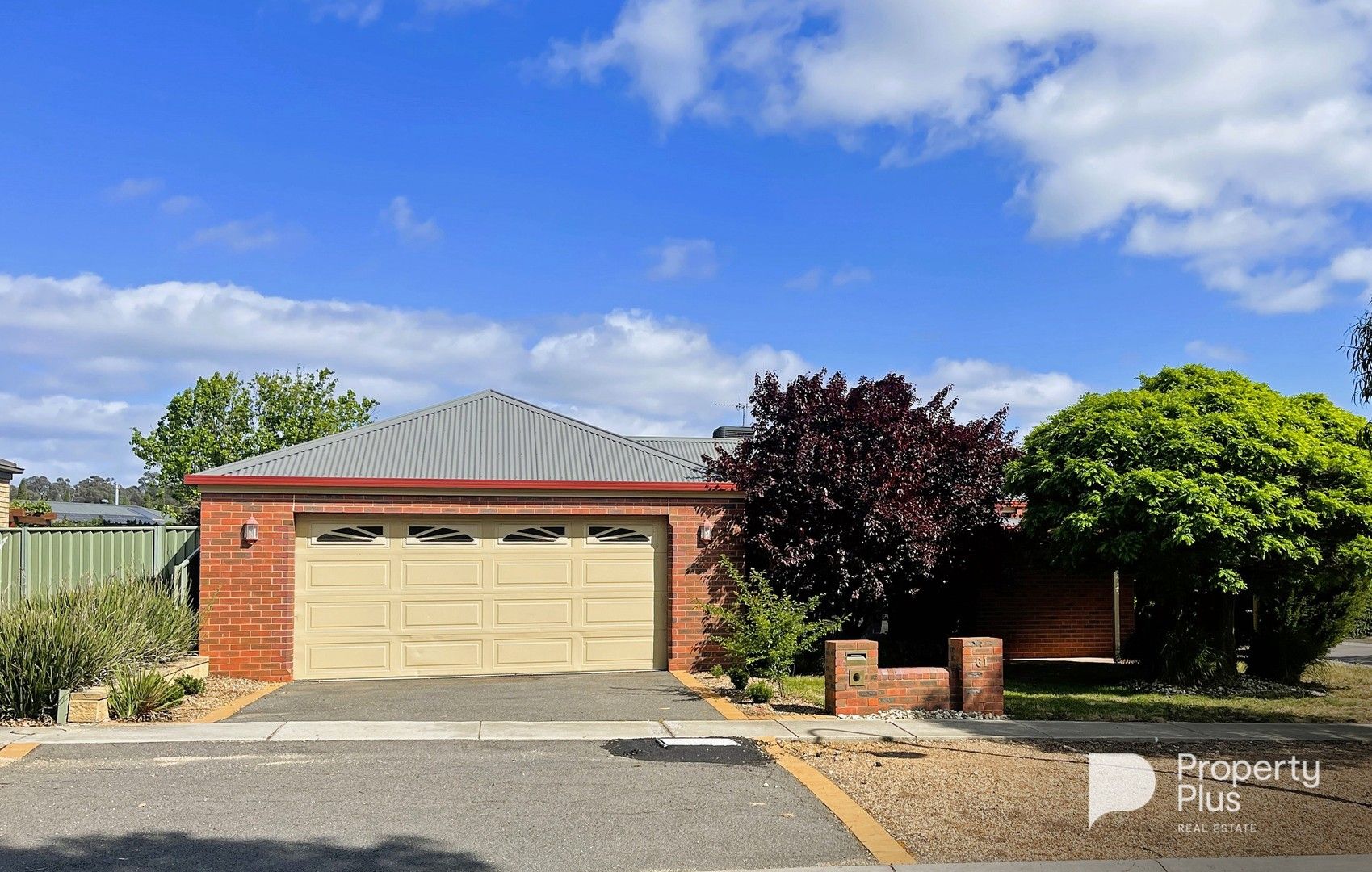 4 bedrooms House in 61 McIvor Forest Drive JUNORTOUN VIC, 3551