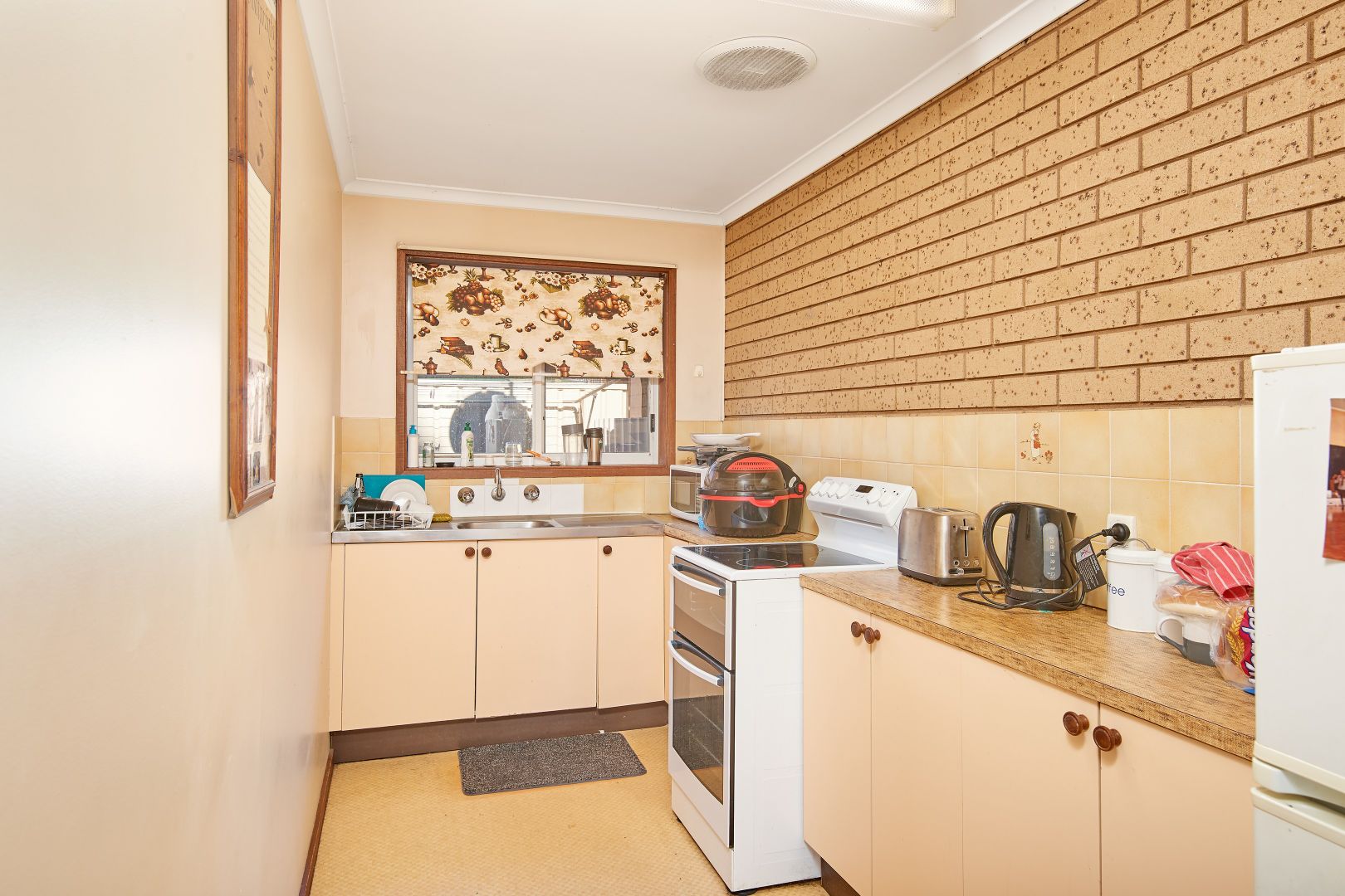 2/31 Wren Street, Mount Austin NSW 2650, Image 1