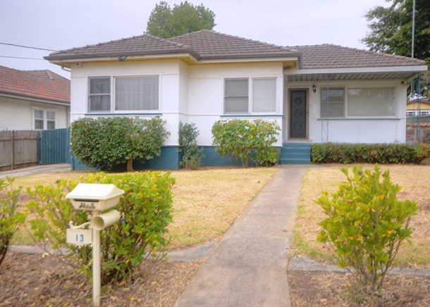 13 Bromfield Avenue, Toongabbie NSW 2146