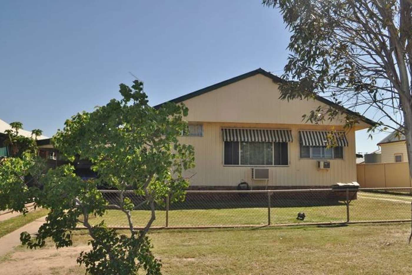 2 bedrooms Apartment / Unit / Flat in 3/25 NANDEWAR STREET NARRABRI NSW, 2390