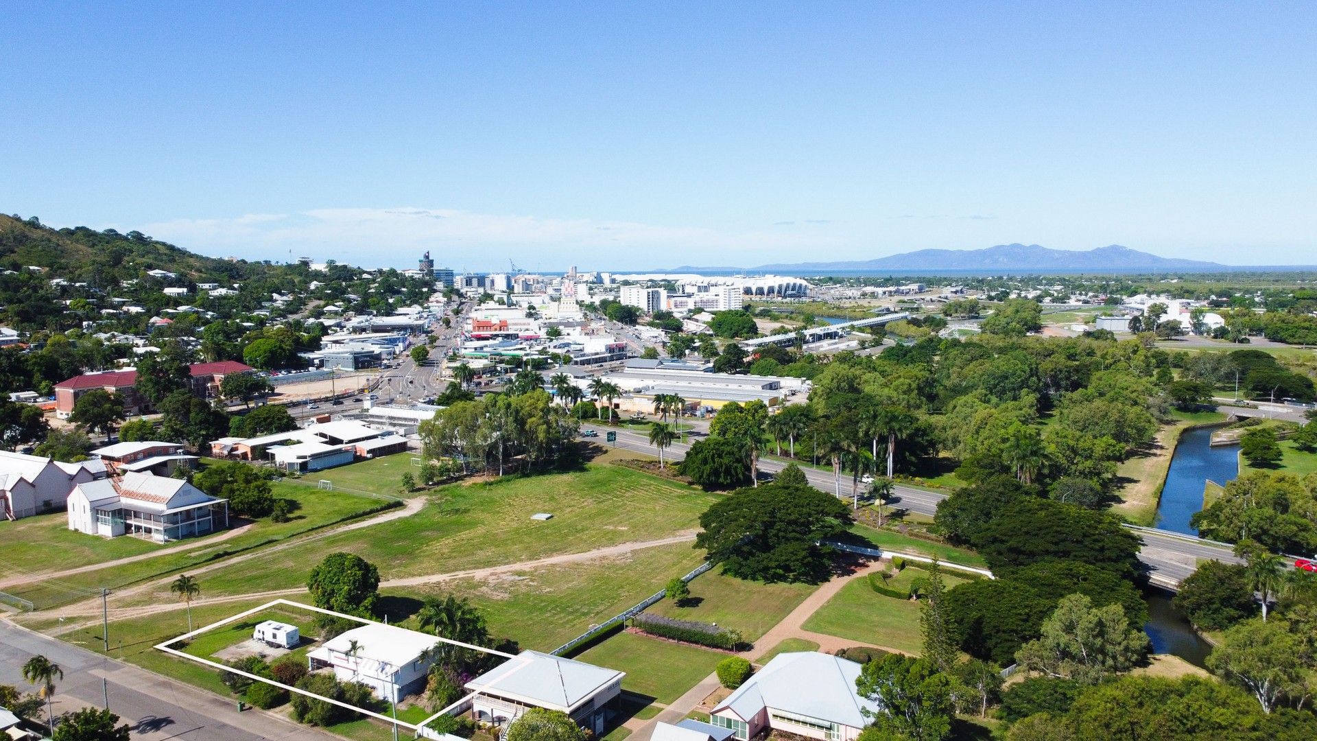 3 bedrooms House in 9-11 CASTLING STREET WEST END QLD, 4810