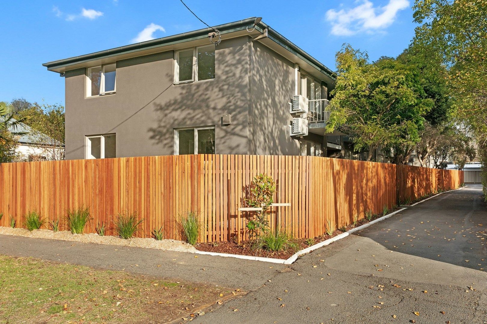 2/23 Hallam Street, Quarry Hill VIC 3550, Image 0