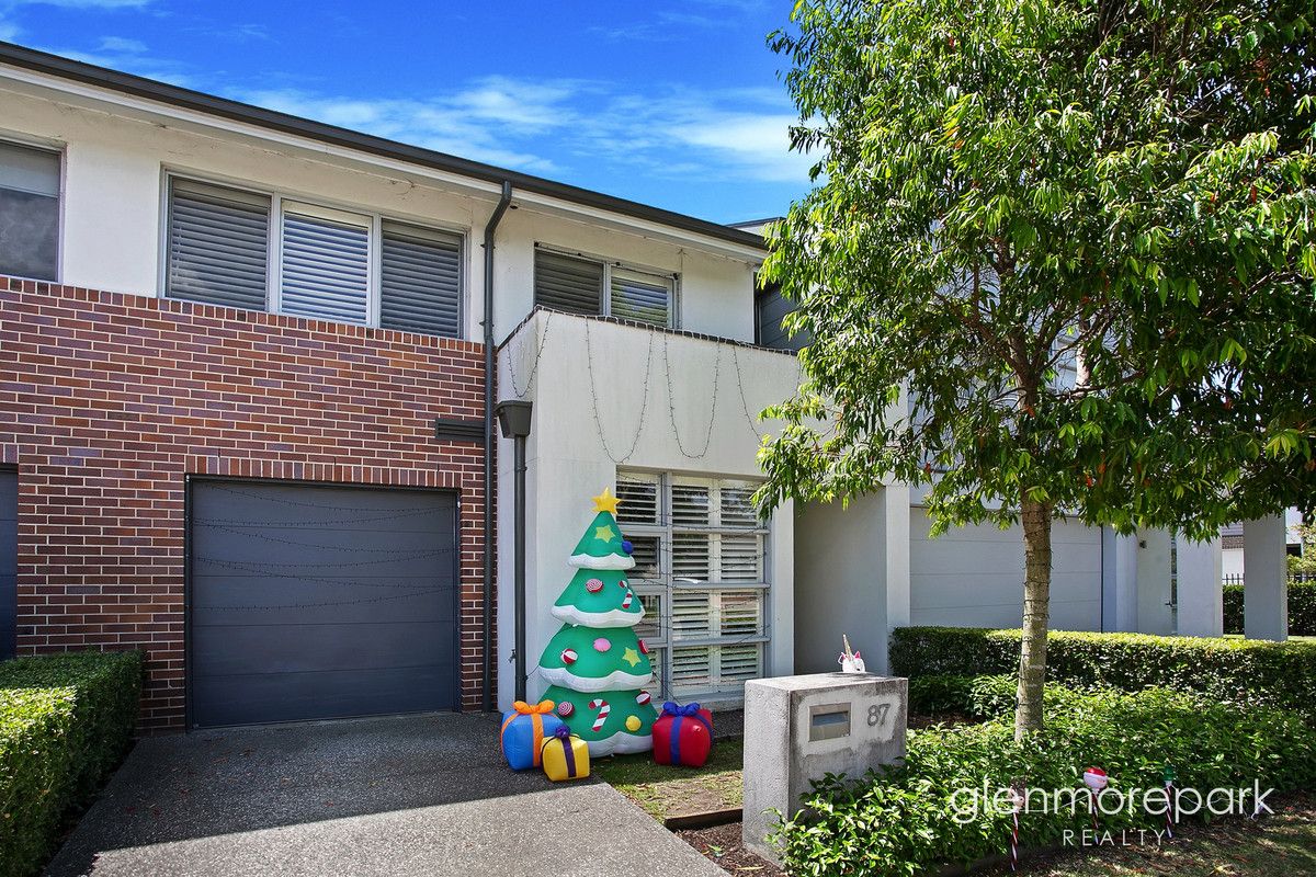 4 bedrooms Townhouse in 87 Bradley Street GLENMORE PARK NSW, 2745