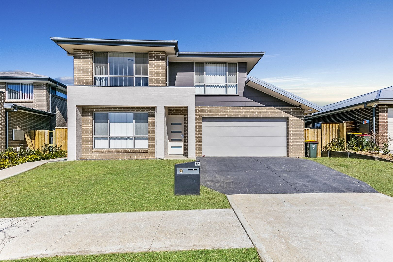 5 bedrooms House in 76 Skaife Street ORAN PARK NSW, 2570