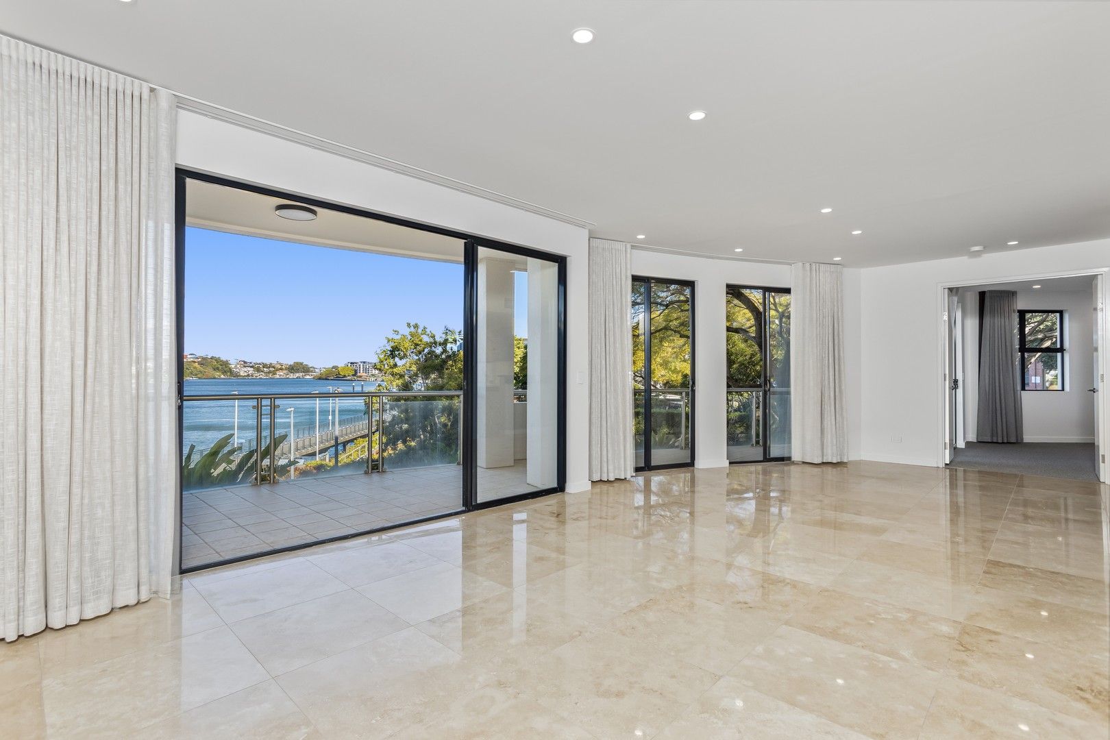 3 bedrooms Townhouse in 2/75 Macquarie Street TENERIFFE QLD, 4005