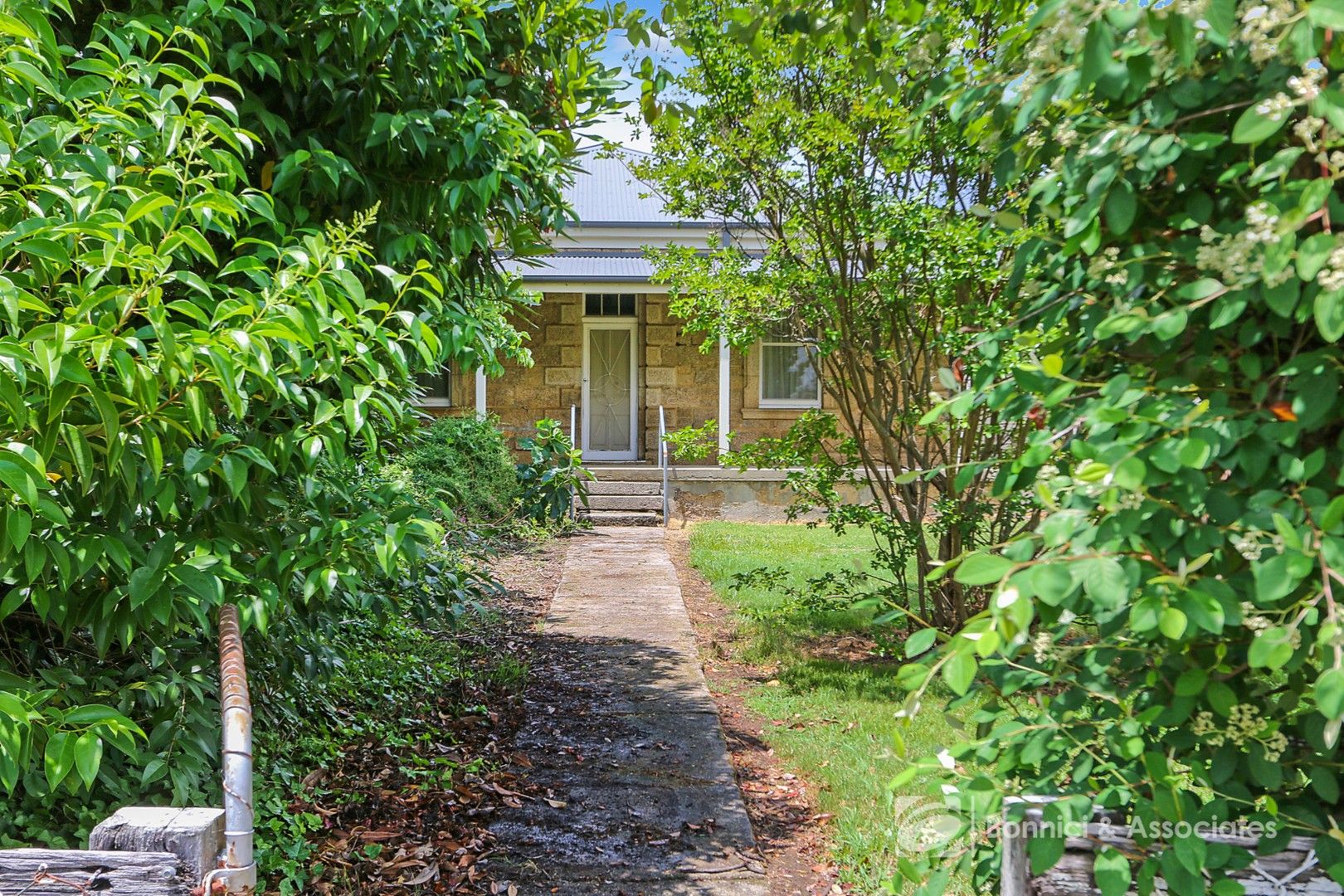 3 bedrooms House in 22 Alma Road BEECHWORTH VIC, 3747