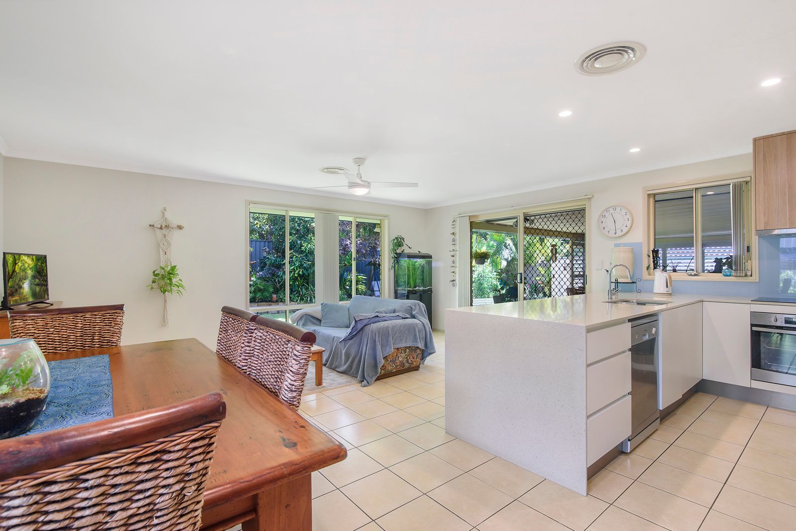 2 Grandis Court, Elanora QLD 4221, Image 2