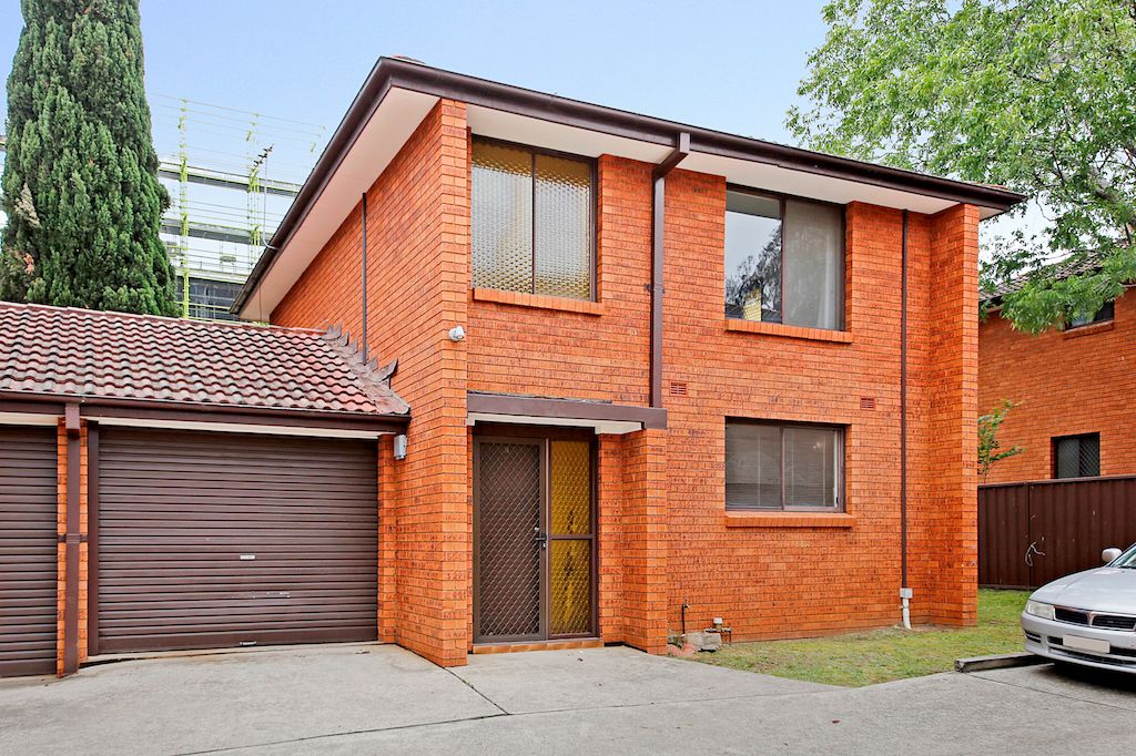 2 bedrooms Townhouse in 5/30 Broughton Street CAMPBELLTOWN NSW, 2560