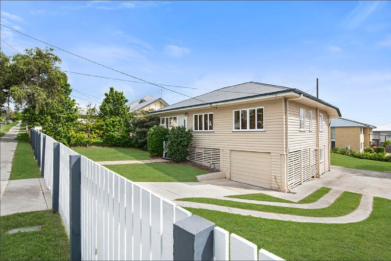 3 bedrooms House in 77 Bundah Street CAMP HILL QLD, 4152