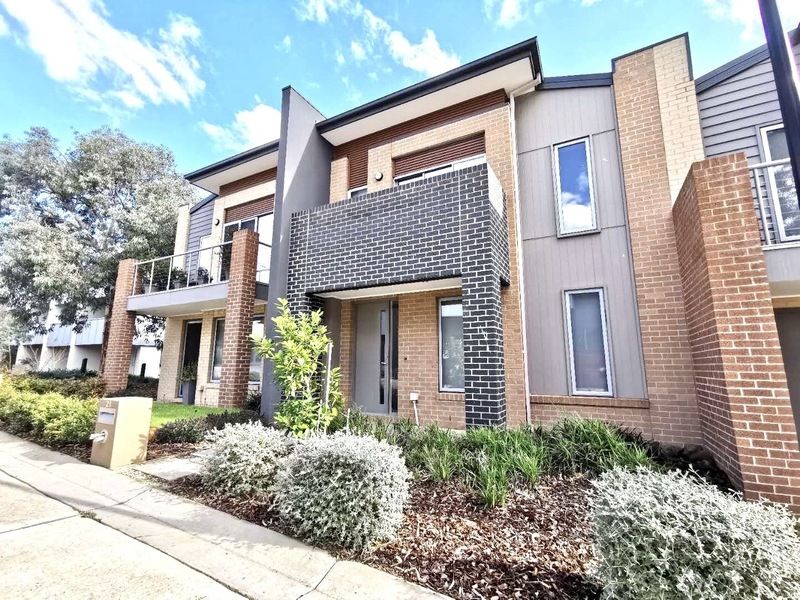 3 bedrooms Townhouse in 21 Baker Crescent HEIDELBERG HEIGHTS VIC, 3081