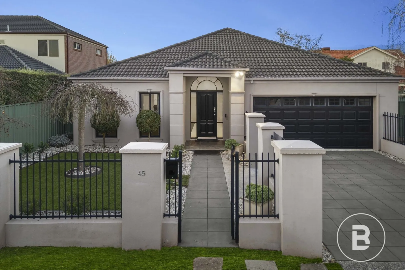 ELEGANT FAMILY LIVING IN PRESTIGIOUS LAKE GARDENS, Lake Gardens