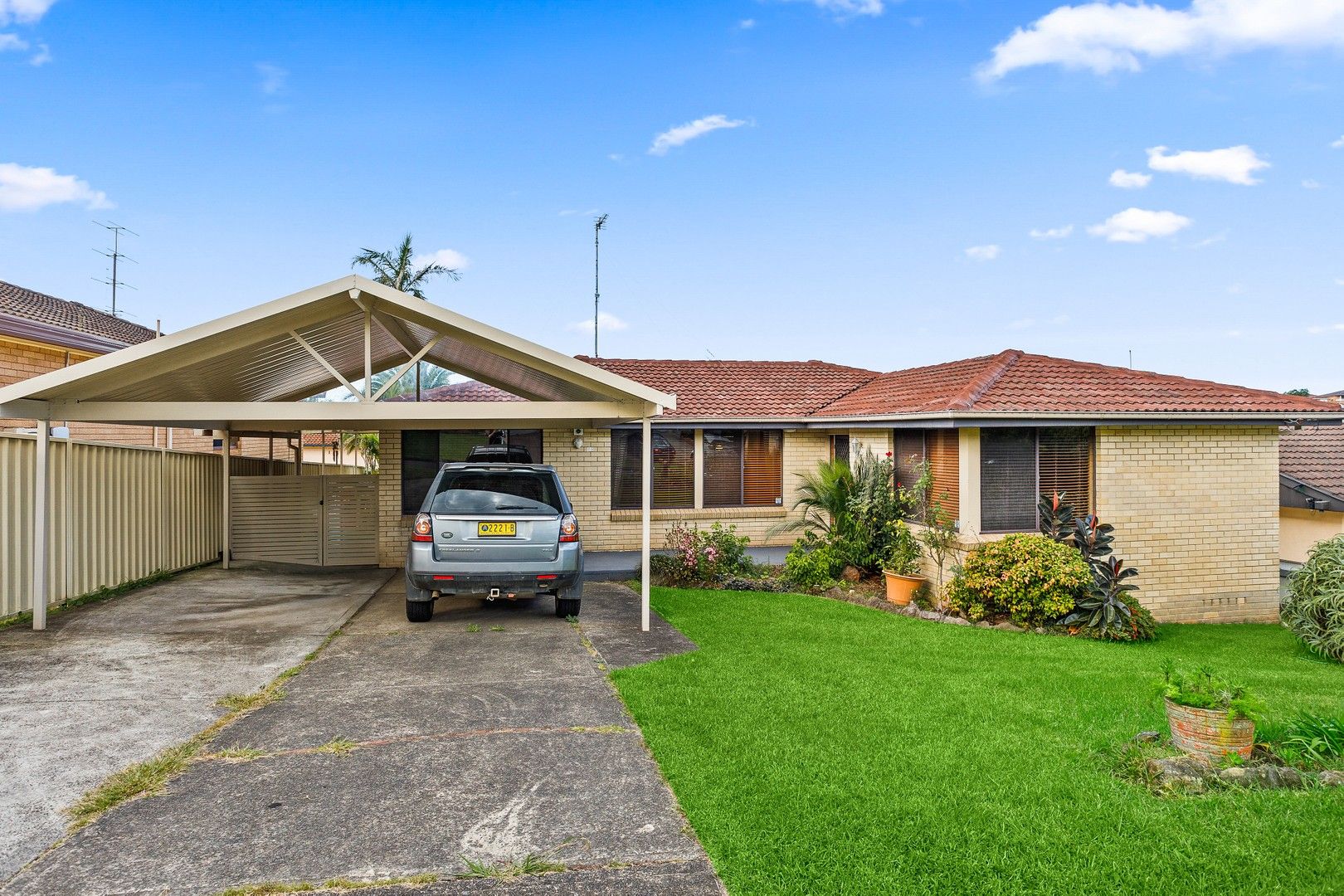 4 bedrooms House in 25 Loftus Drive BARRACK HEIGHTS NSW, 2528