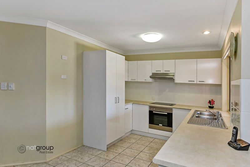 8 Cornwall Close, Heritage Park QLD 4118, Image 2