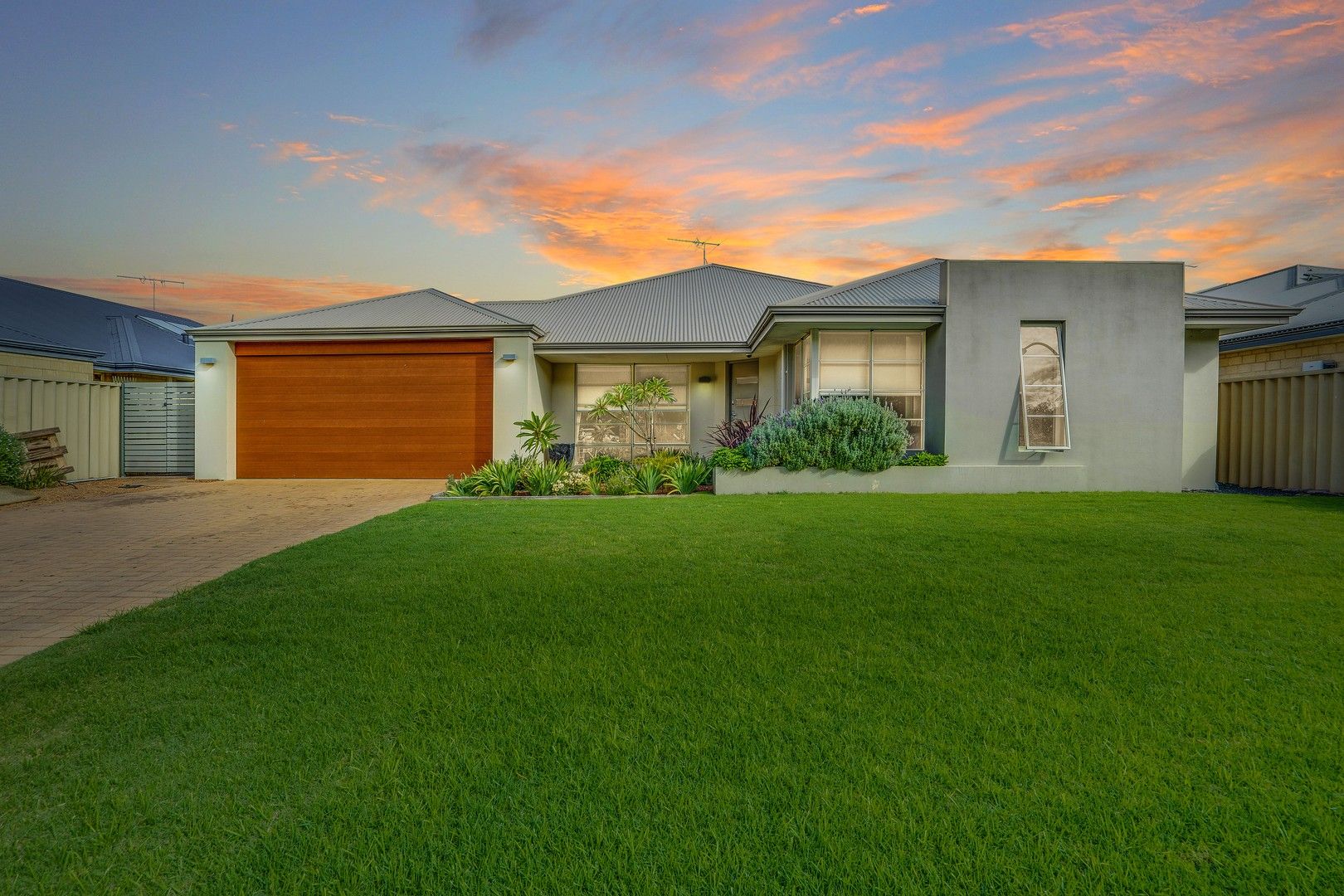 18 Sherwood Crescent, Broadwater WA 6280, Image 0