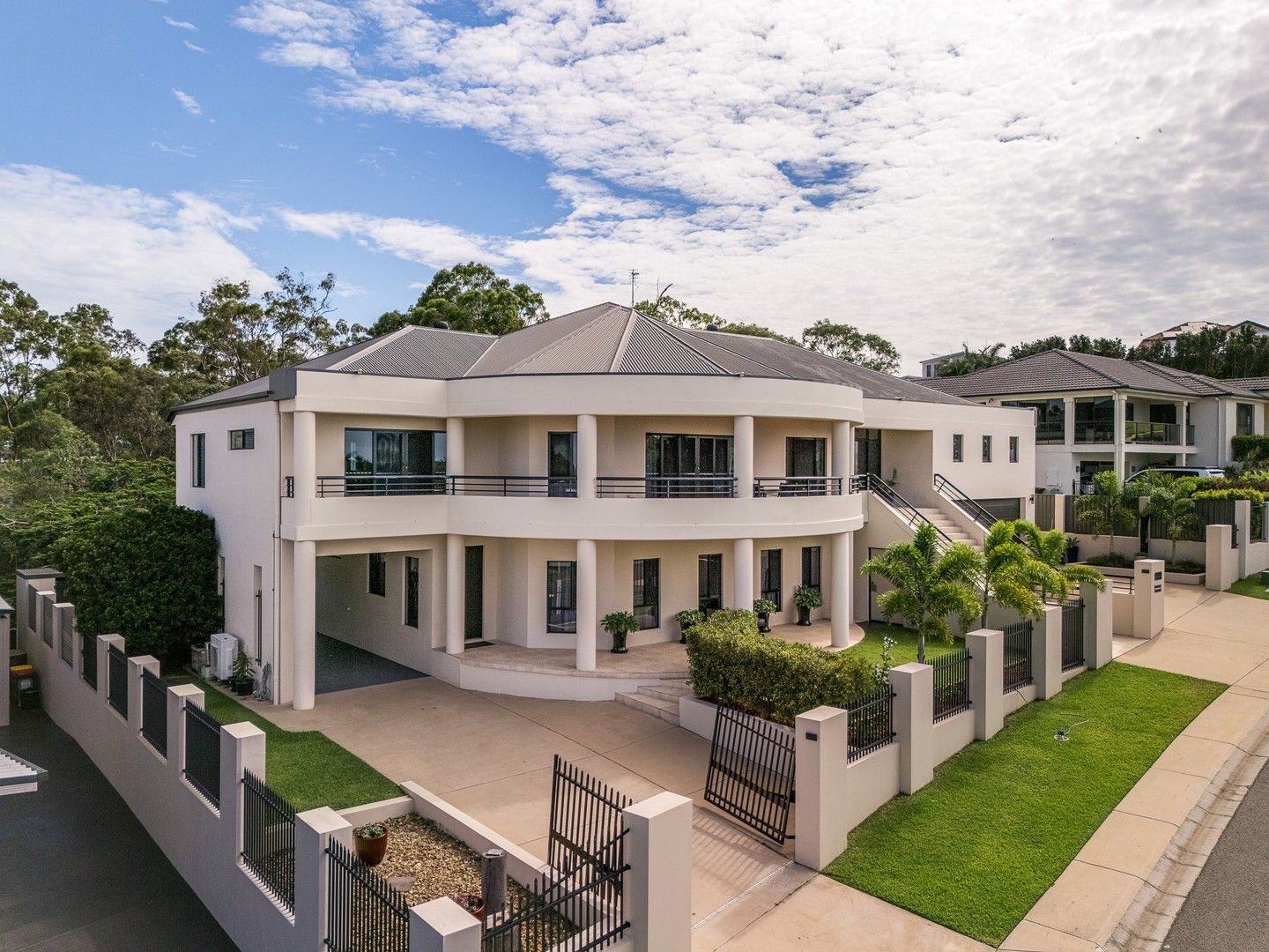 5 bedrooms House in 8 Mallard Court SOUTH GLADSTONE QLD, 4680