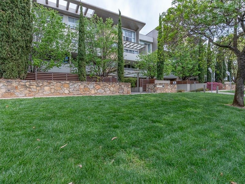 2 bedrooms Apartment / Unit / Flat in 11/34 Canberra Avenue FORREST ACT, 2603