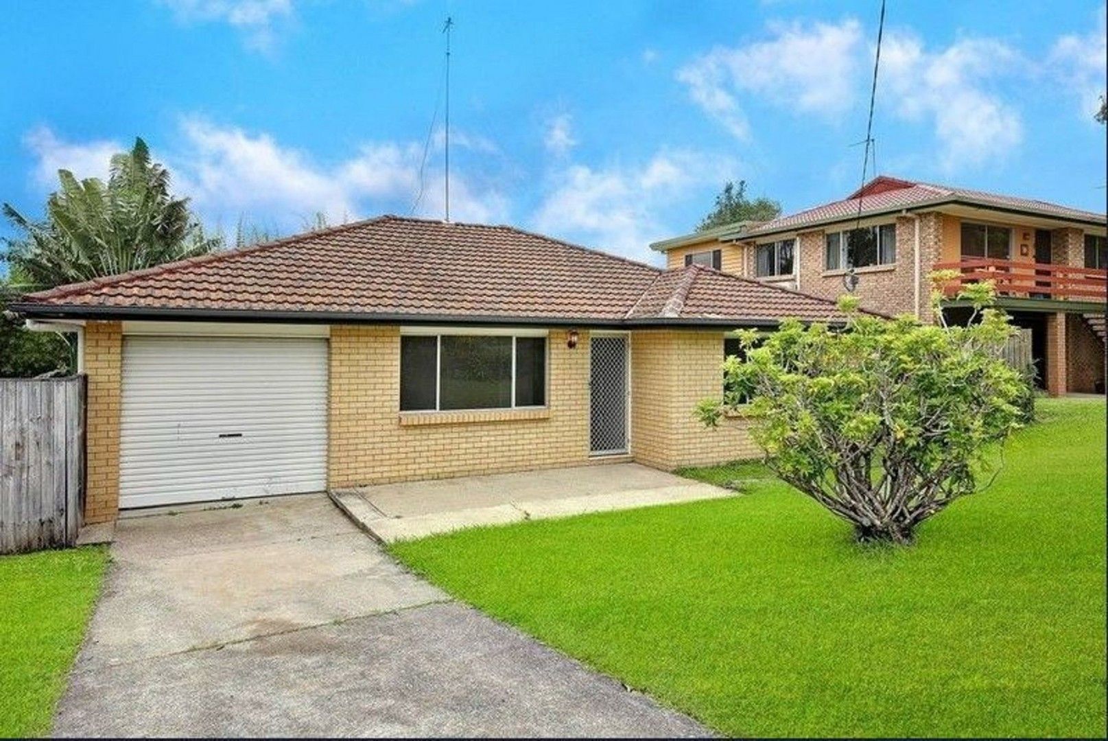 4 bedrooms House in 8 Valerie Street ASHMORE QLD, 4214