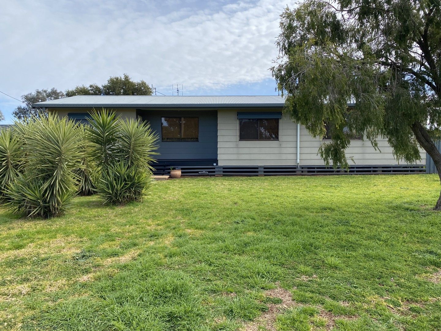 4 bedrooms House in 37 Bleechmore Road PARKES NSW, 2870