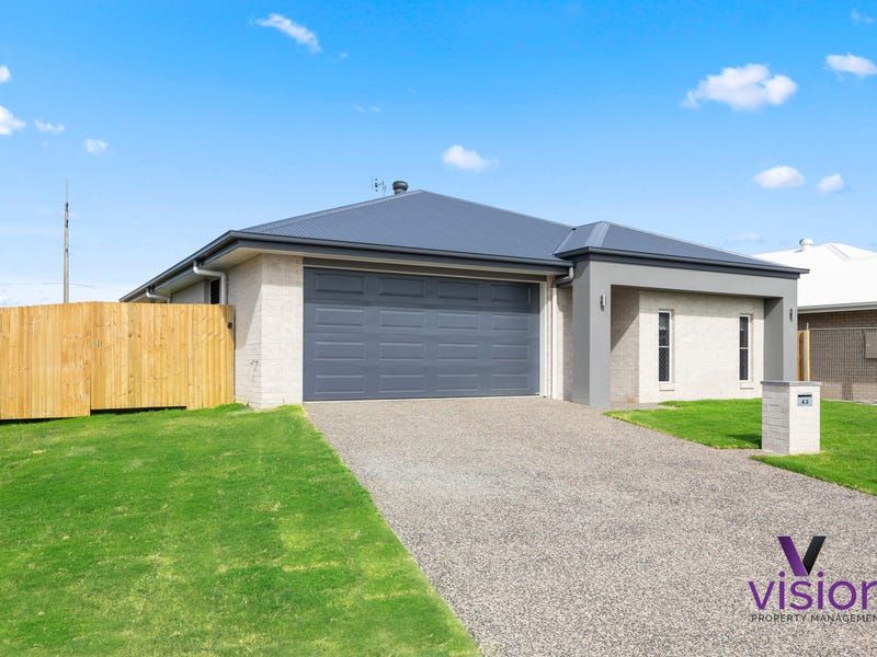 4 bedrooms House in 43 Quarterdeck Avenue PIALBA QLD, 4655