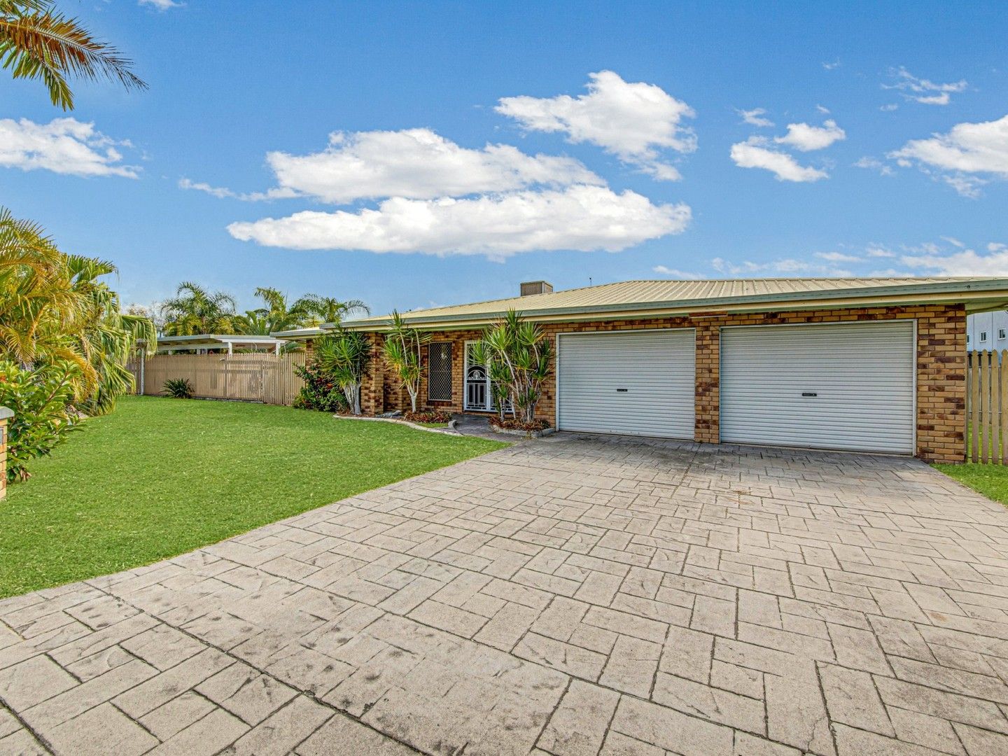 3 bedrooms House in 1 Palm Court CLINTON QLD, 4680
