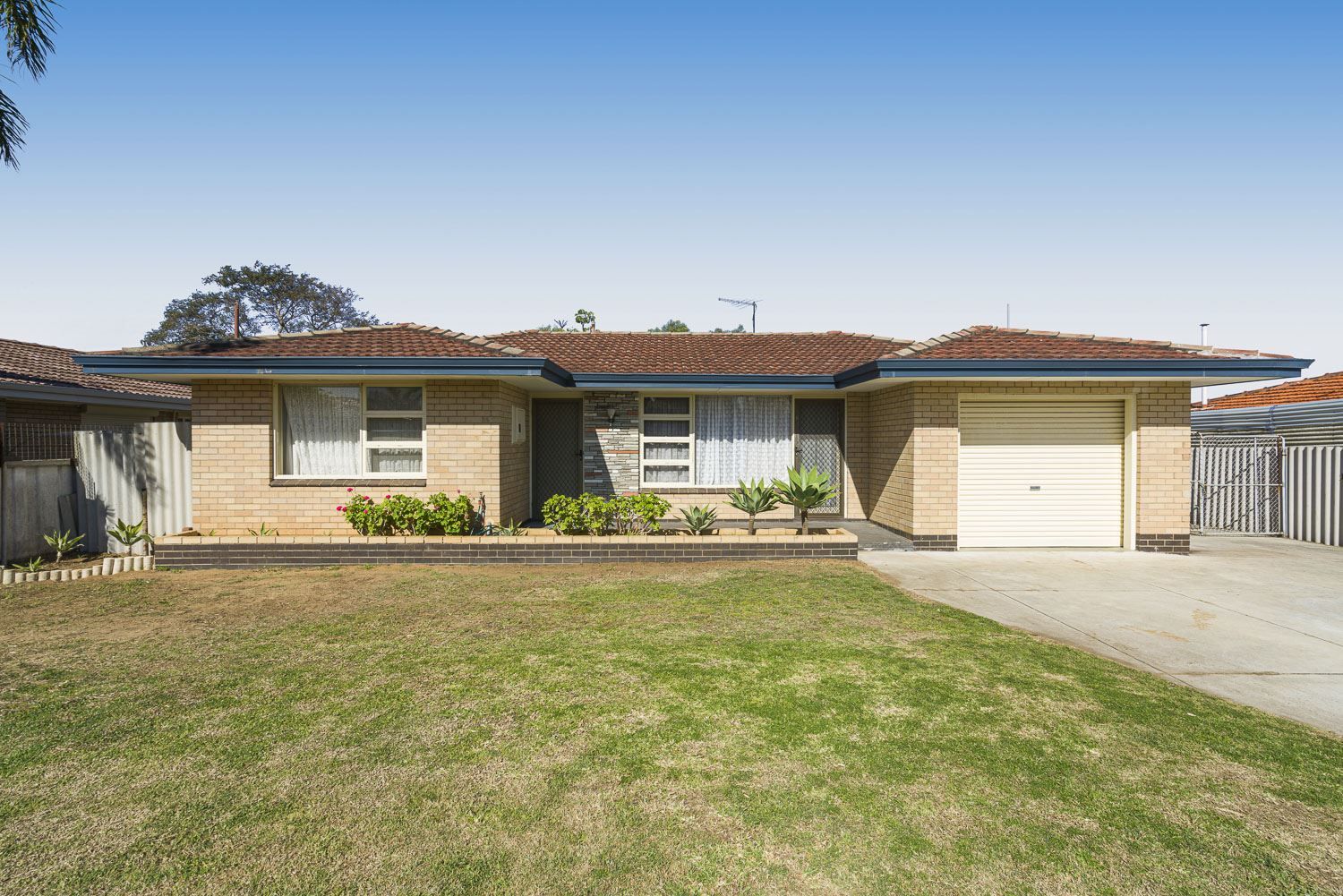 3 bedrooms House in 145 Forrest Road HAMILTON HILL WA, 6163