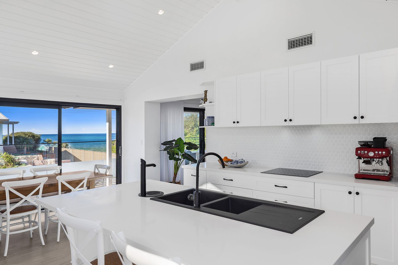 2 Calais Road, Wamberal NSW 2260, Image 2