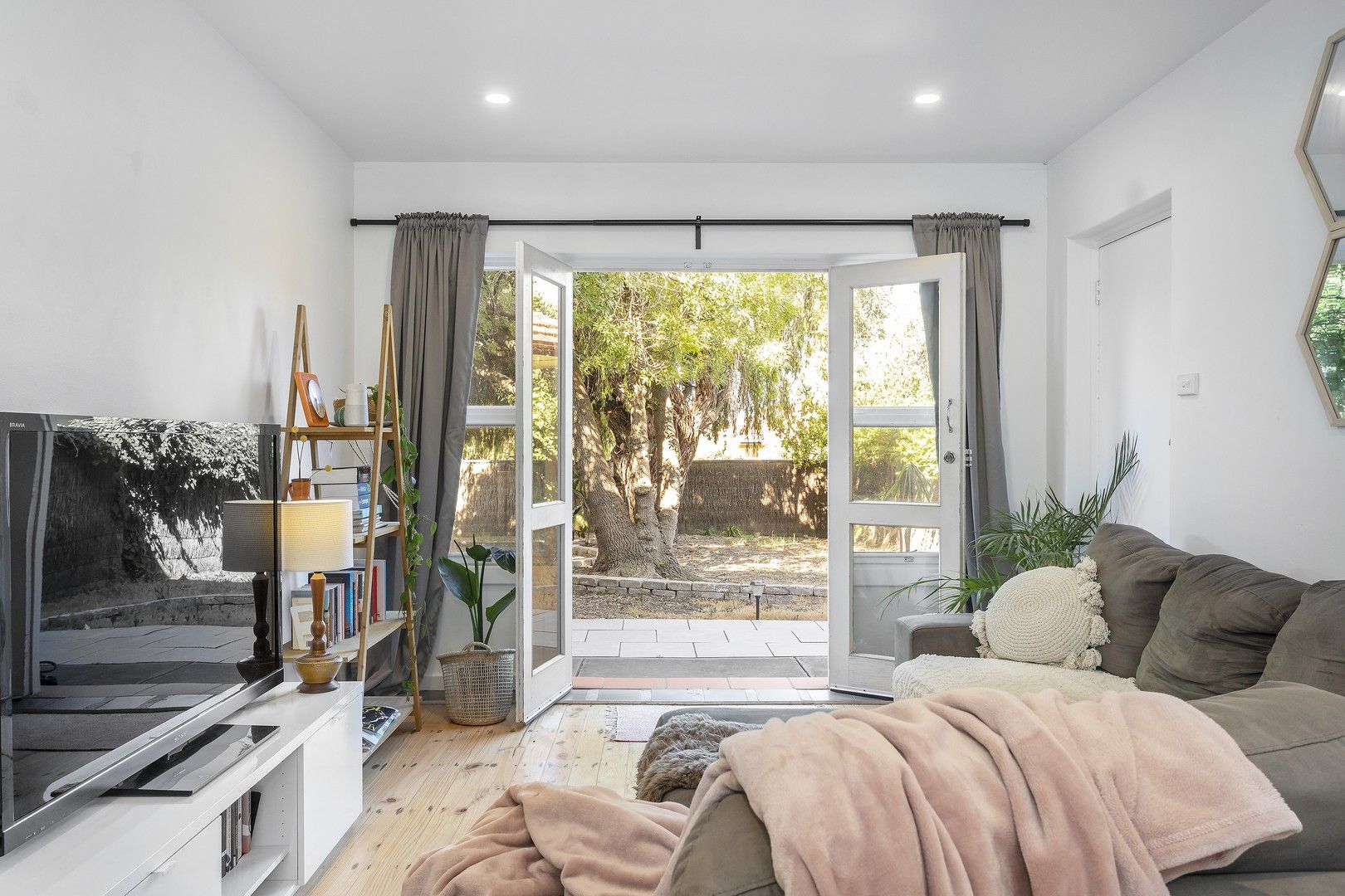 2 bedrooms Apartment / Unit / Flat in 1/41 Military Road WEST BEACH SA, 5024