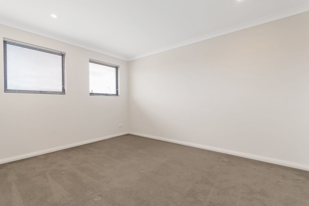 4/4 Burnley Way, Butler WA 6036, Image 2