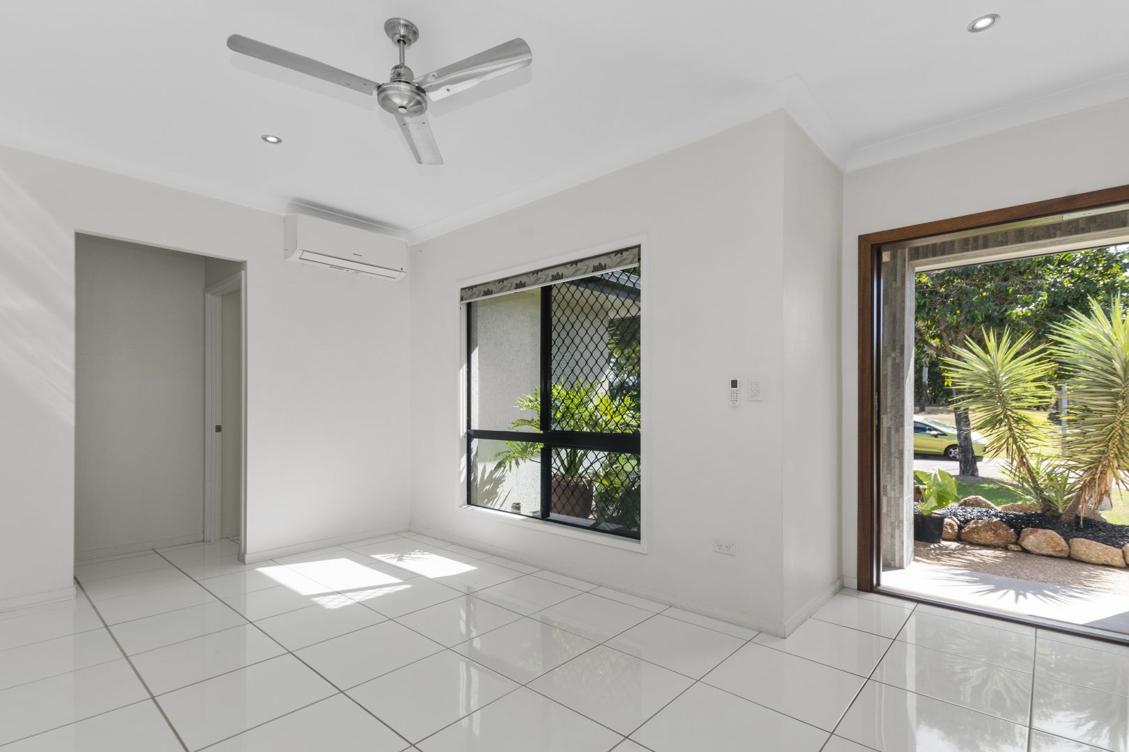 24 Lochern Way, Bushland Beach QLD 4818, Image 1