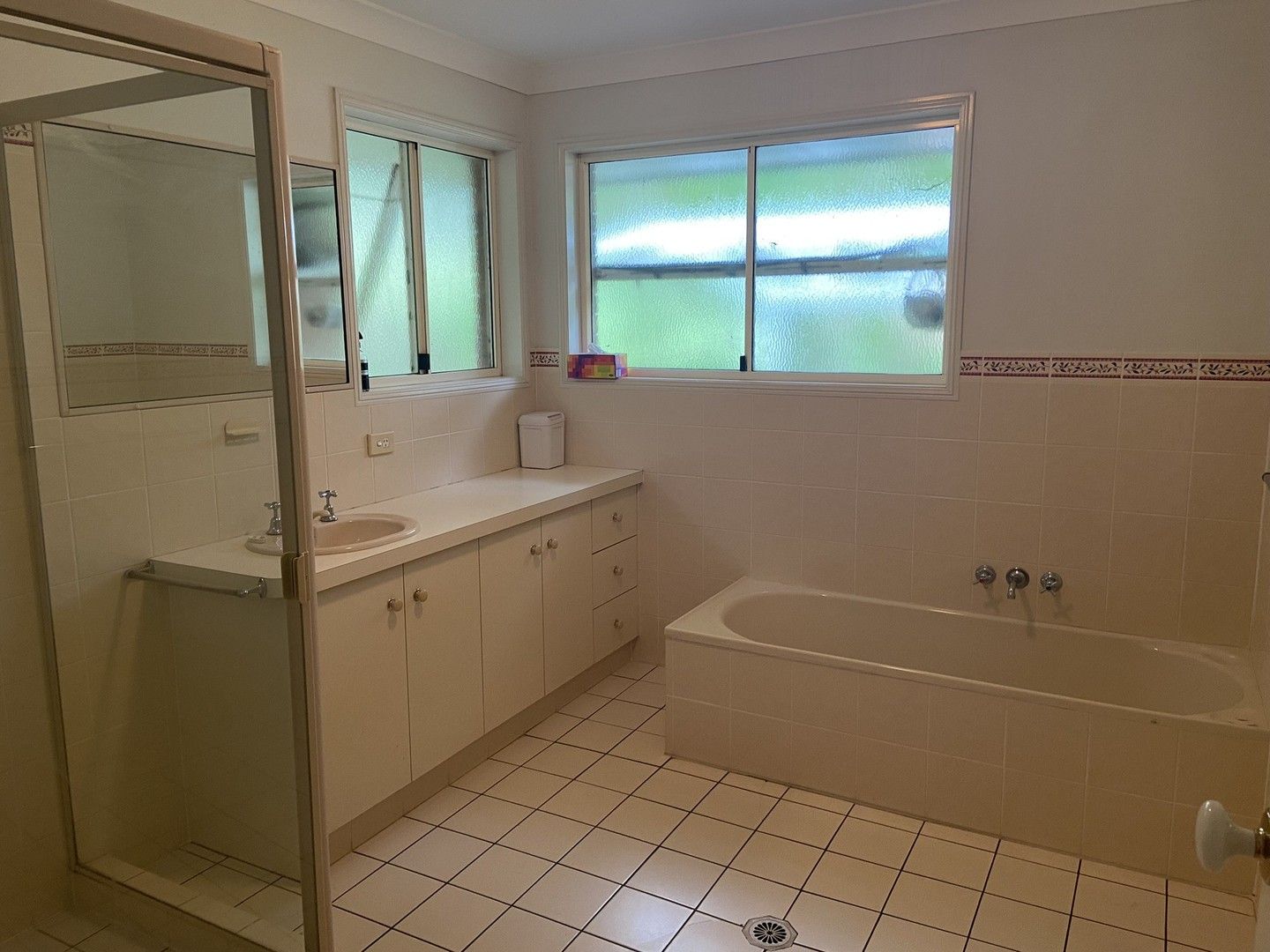 2 bedrooms House in 2/3 Bellview Crescent ASHMORE QLD, 4214
