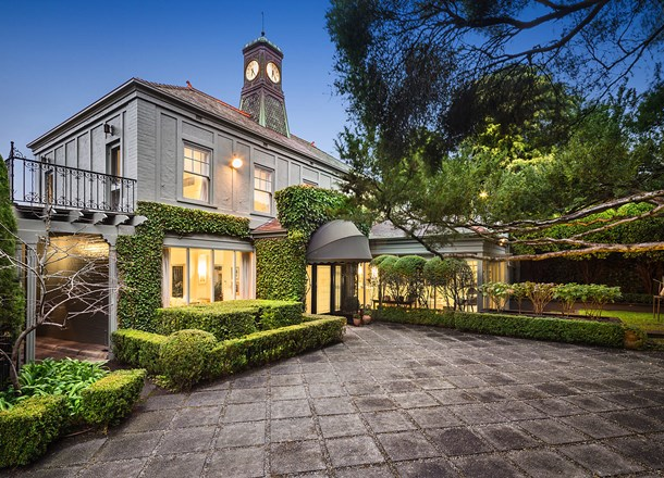 4 Lawrenny Court, Toorak VIC 3142