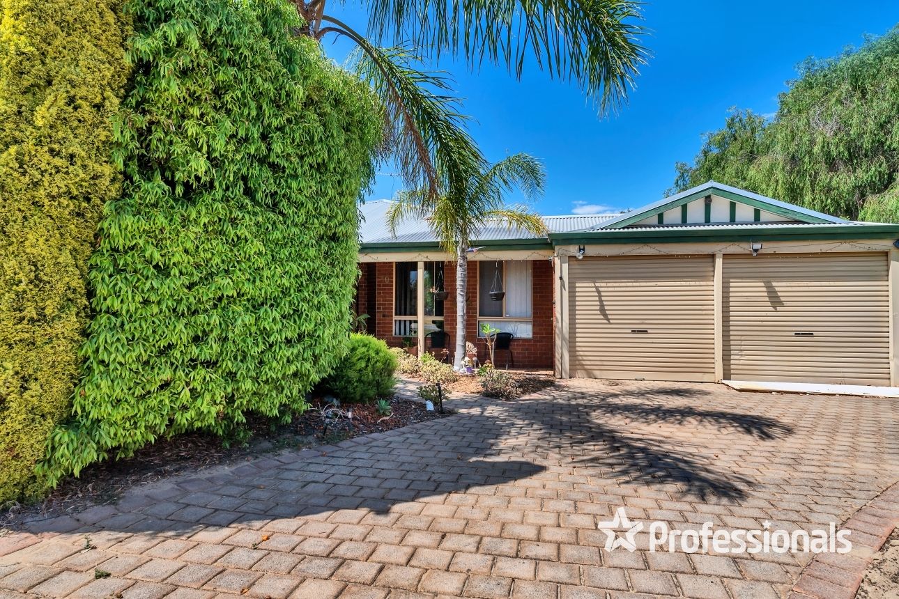 5 bedrooms House in 10 Killarney Place COOLOONGUP WA, 6168