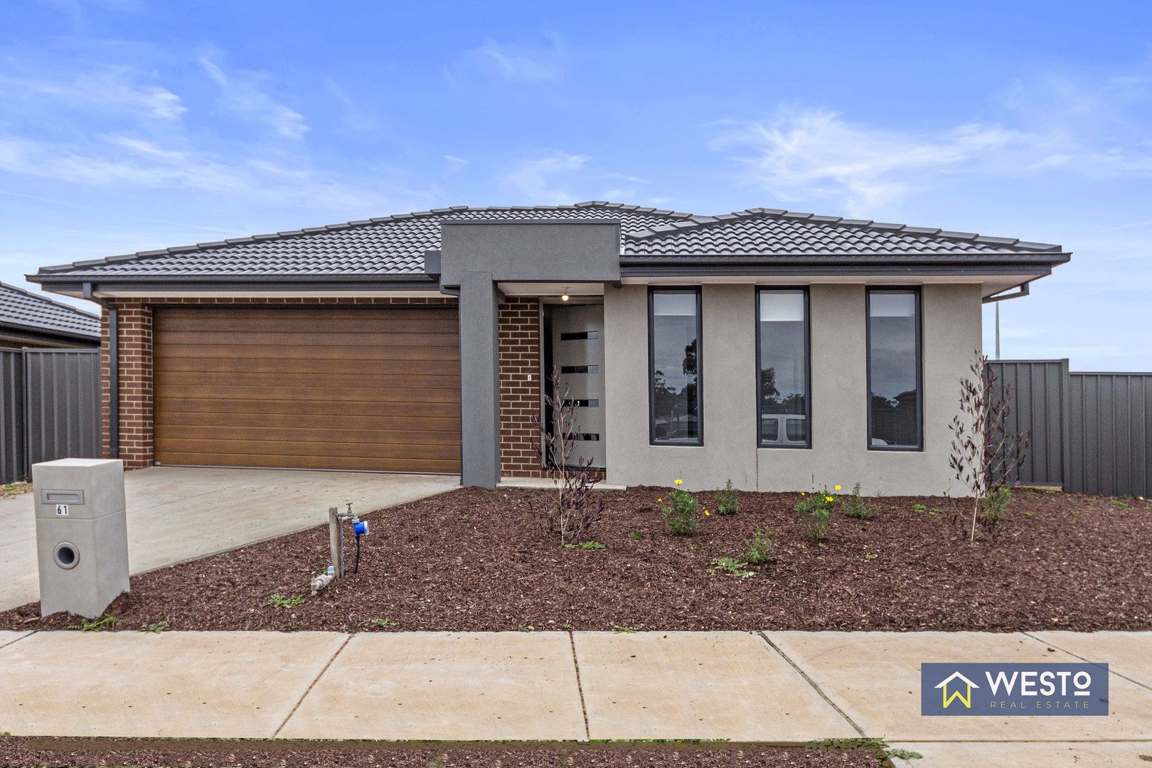 4 bedrooms House in 61 Whirrakee Parade HUNTLY VIC, 3551