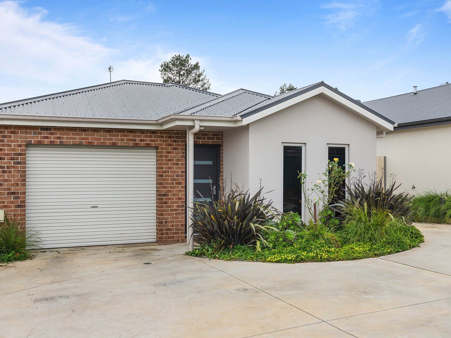 2/2A Pryor Street, Mount Pleasant VIC 3350, Image 0