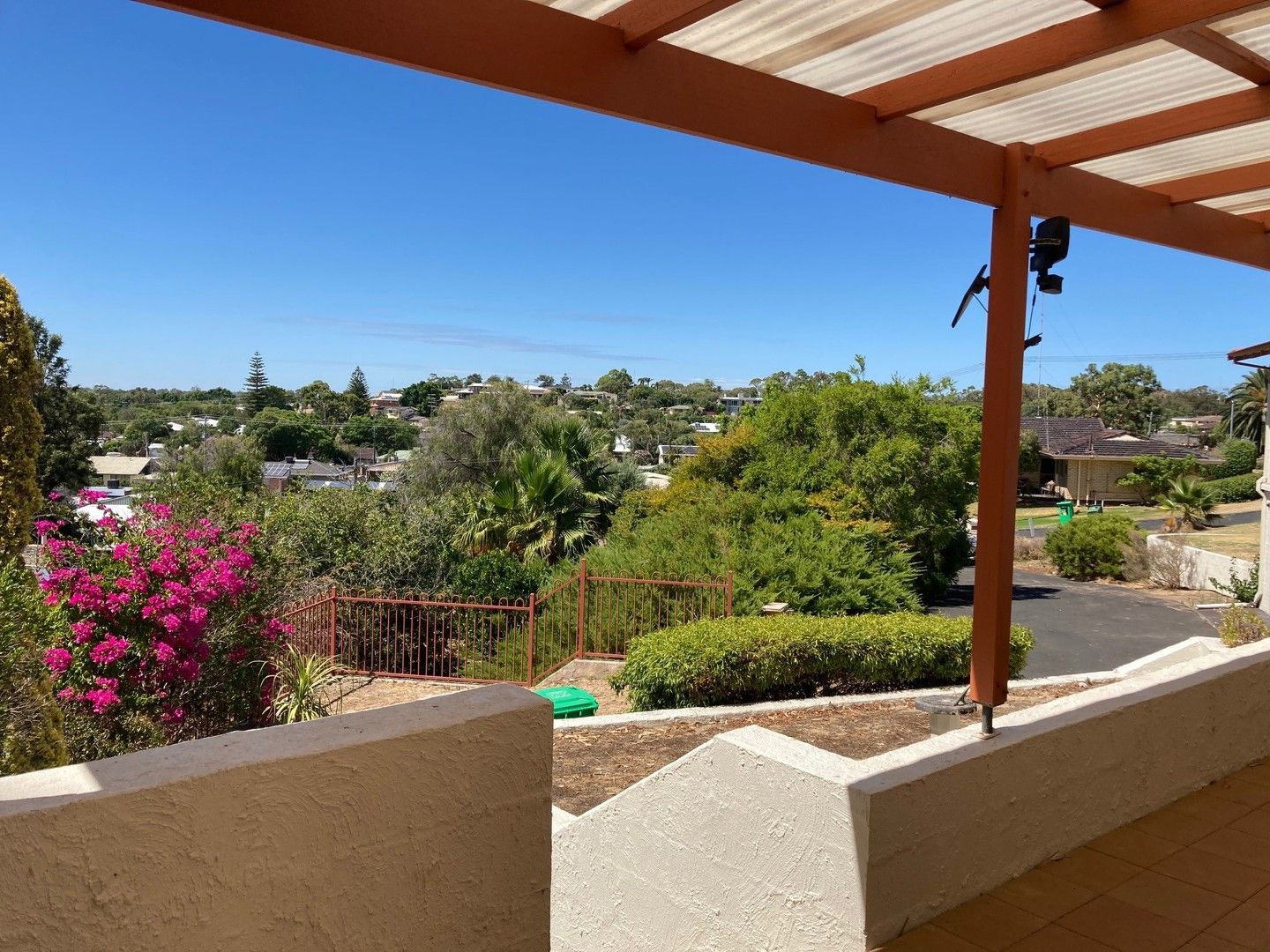 4 bedrooms House in 2 Eden St SOUTH BUNBURY WA, 6230