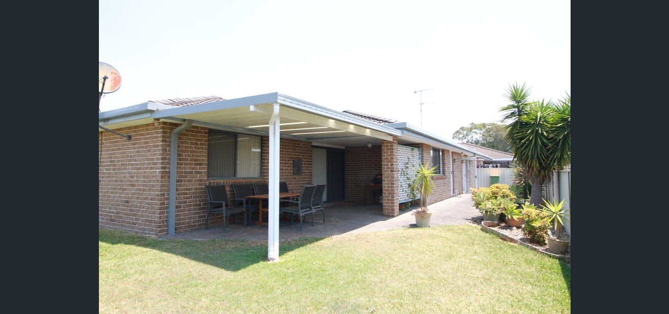 2/5 Mayfair Place, Forster NSW 2428