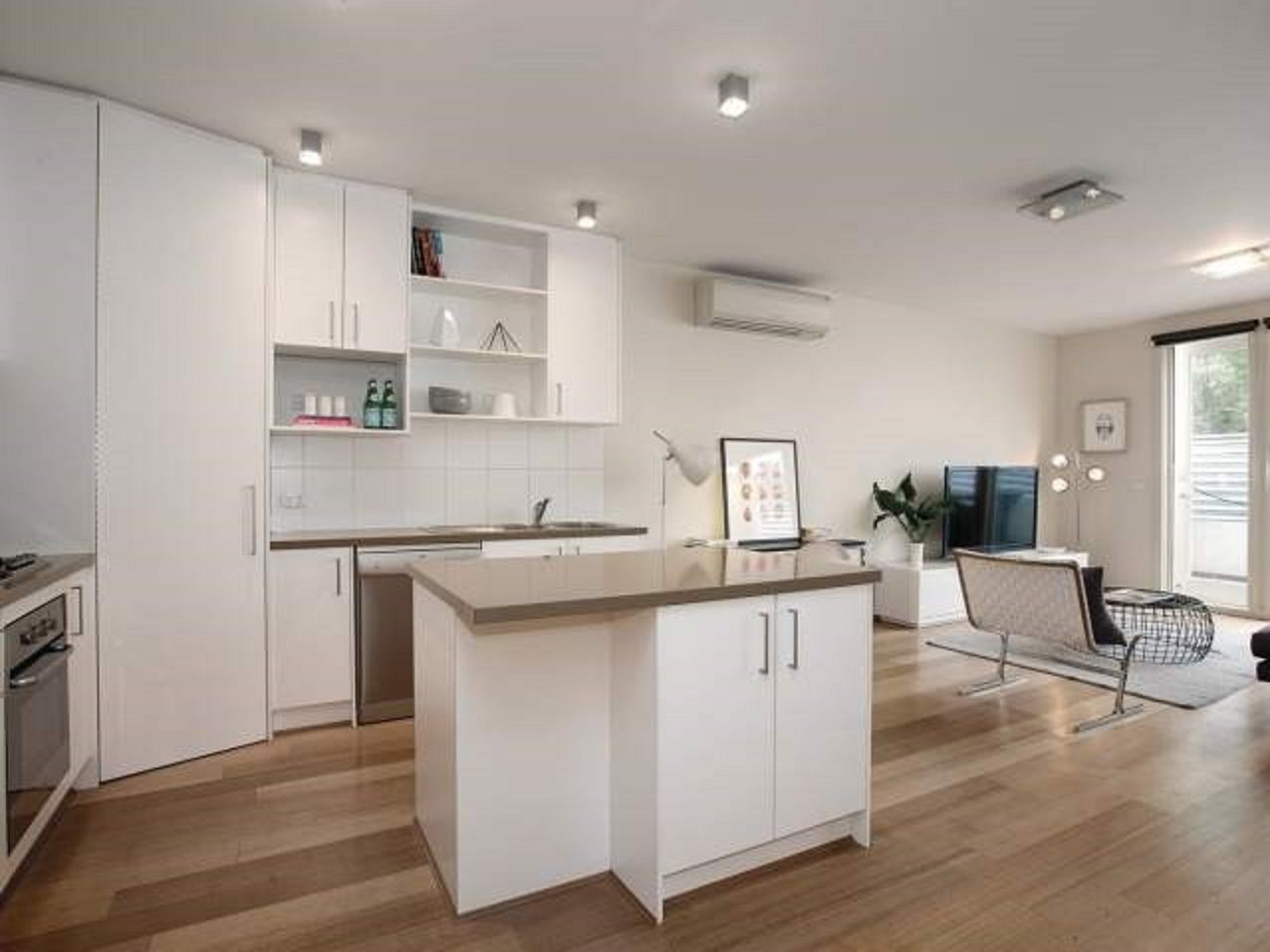 1 bedrooms Apartment / Unit / Flat in 6/3 Bundalohn Court ST KILDA VIC, 3182