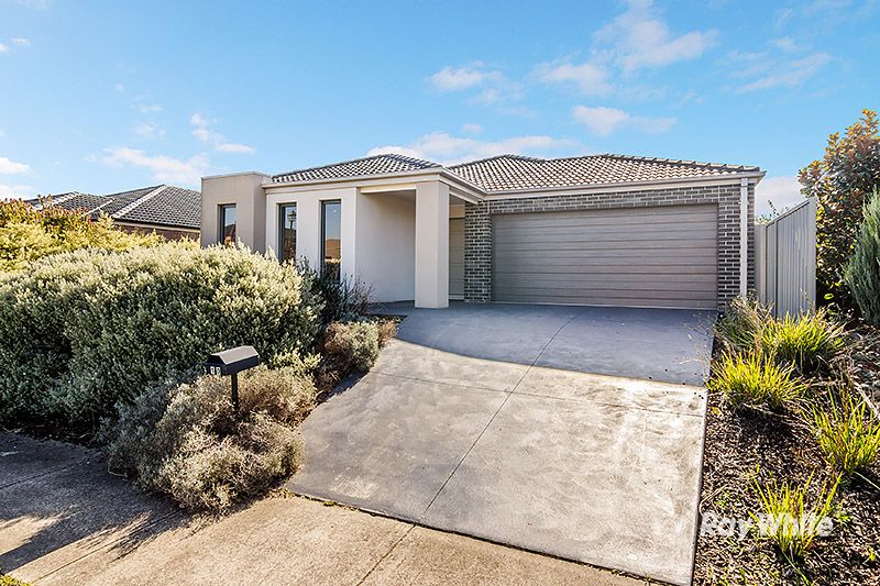 10 Foxhound Grove, Cranbourne East VIC 3977, Image 0