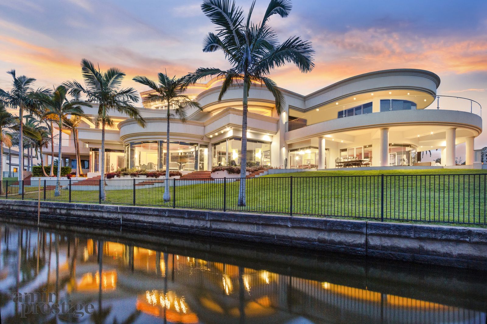 2585 Gracemere Circuit North, Hope Island QLD 4212 Domain