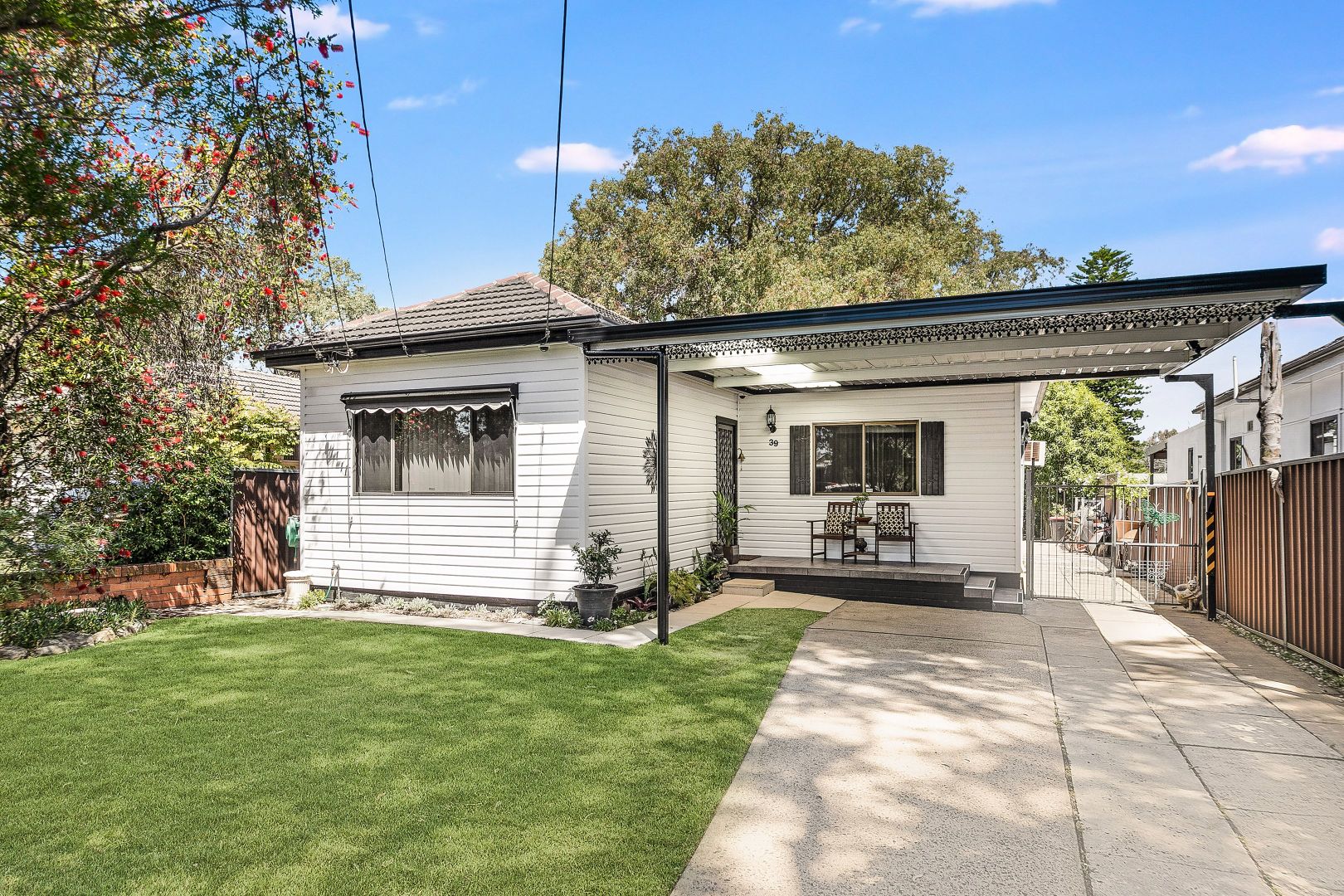 39 Endeavour Road, Georges Hall NSW 2198