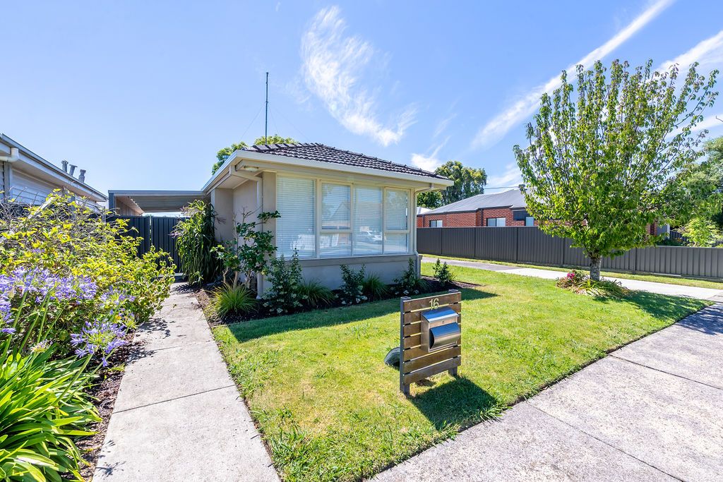 3 bedrooms House in 16 Victory Avenue ALFREDTON VIC, 3350