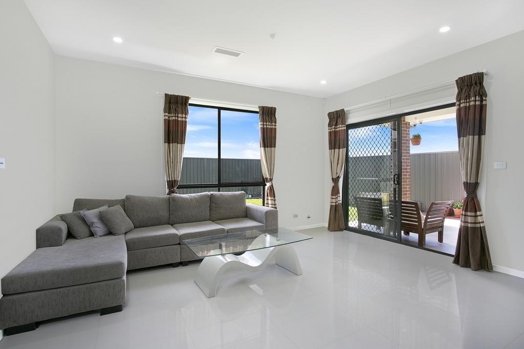 5 bedrooms House in 8 Hook Street BARDIA NSW, 2565