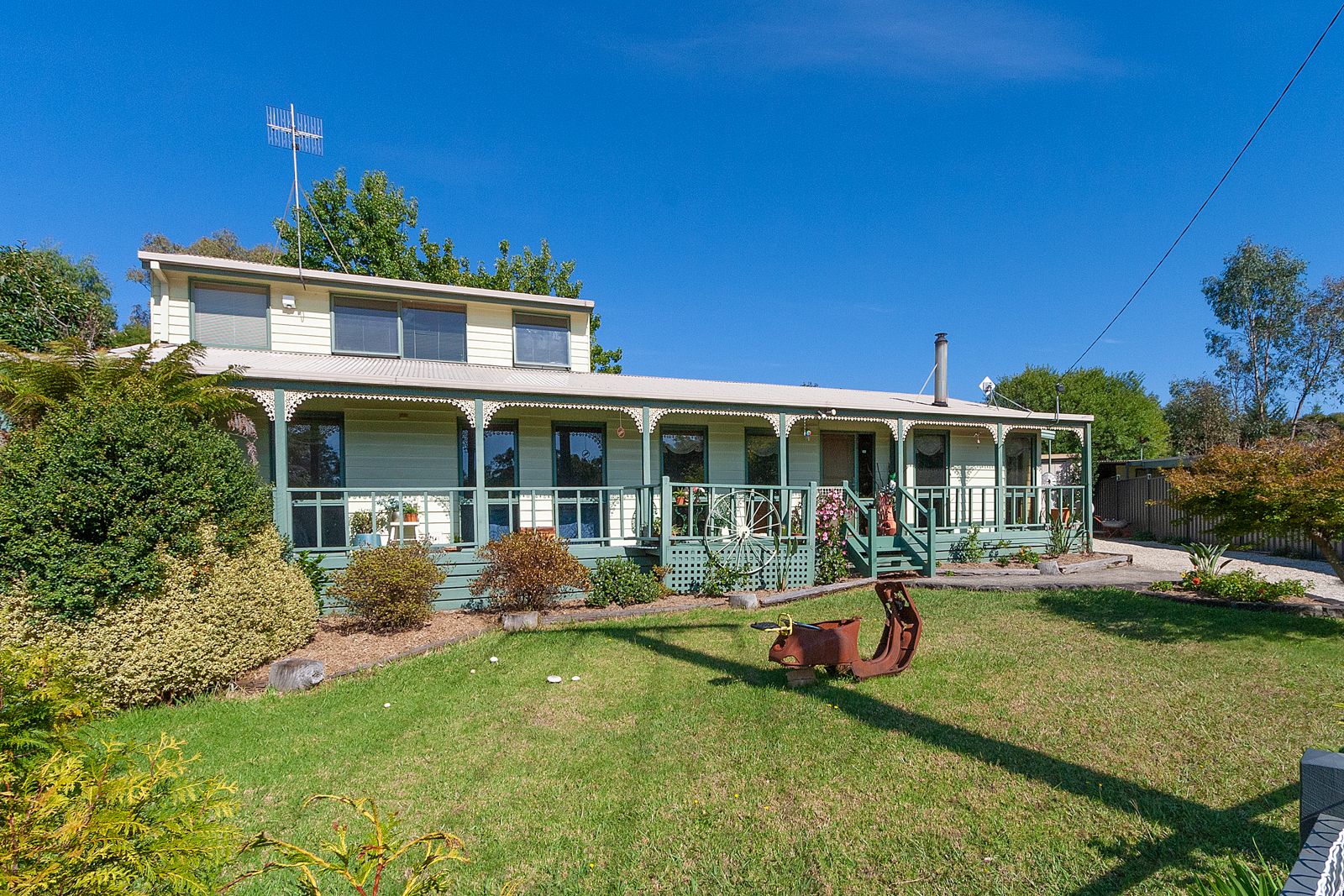 8 Savage Court, Eildon VIC 3713 Domain