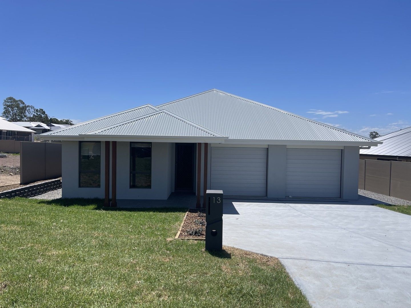 4 bedrooms House in 1/13 Oxley Road NORTH ROTHBURY NSW, 2335