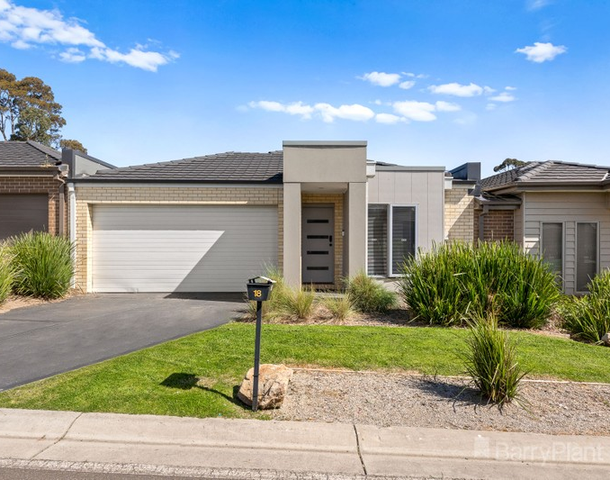 18 Denistoun Crescent, Cranbourne VIC 3977