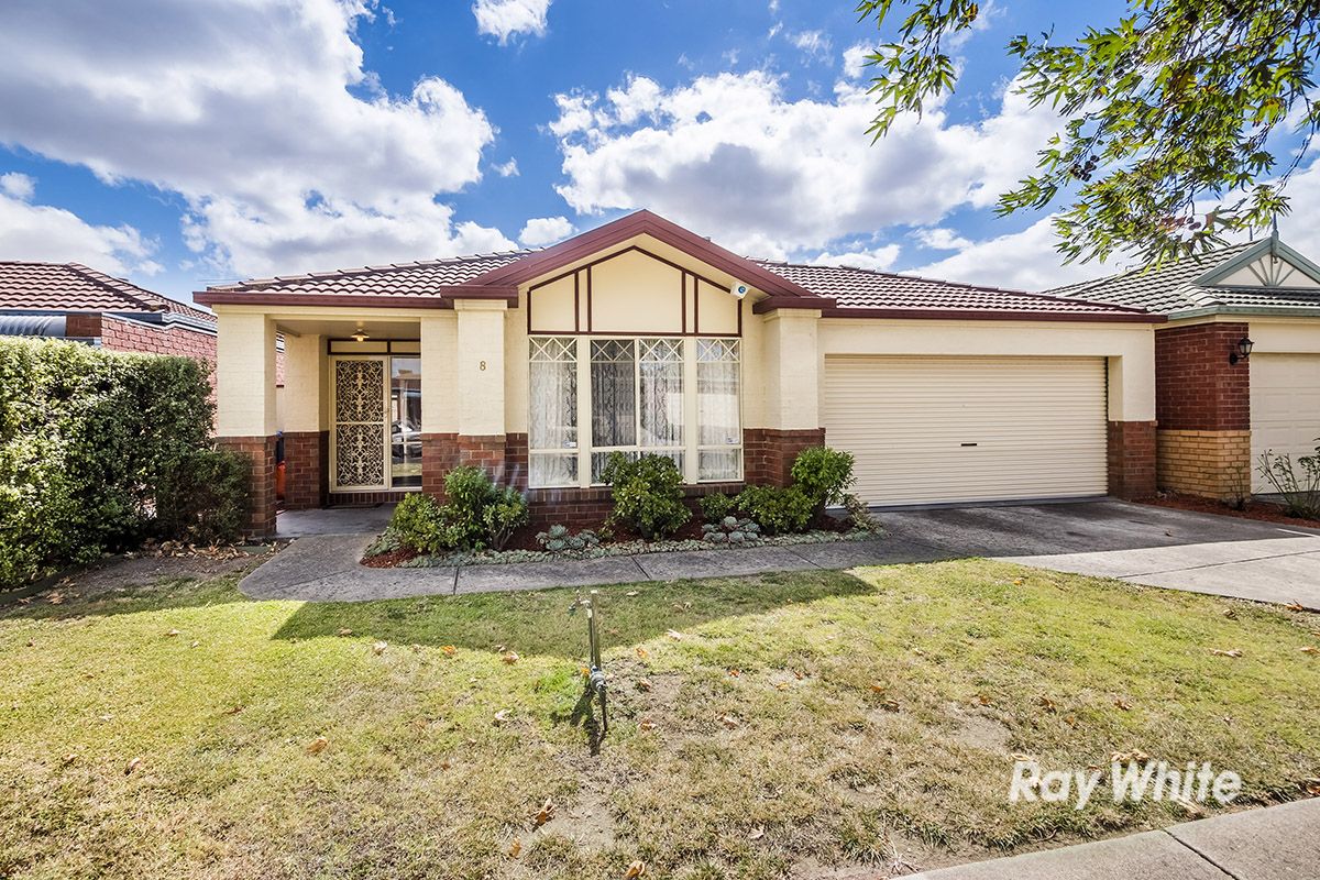 8 Oak Post Place, Cranbourne East VIC 3977, Image 0