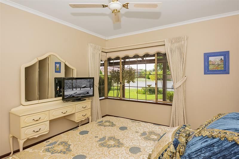 11 Pennant Place, Woodvale WA 6026, Image 2